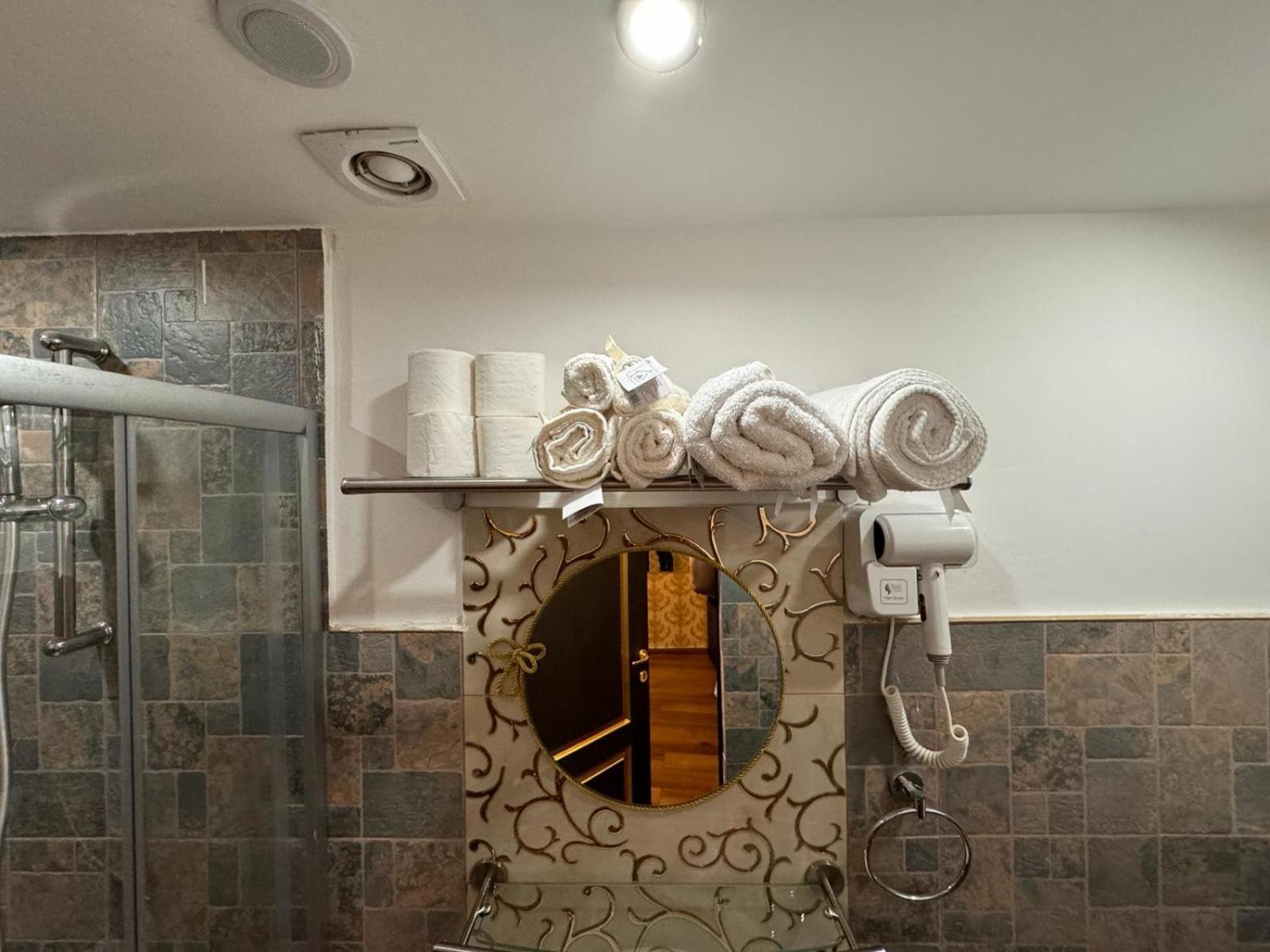 The King Suite With Balcony View Piata Romana Bucarest Esterno foto
